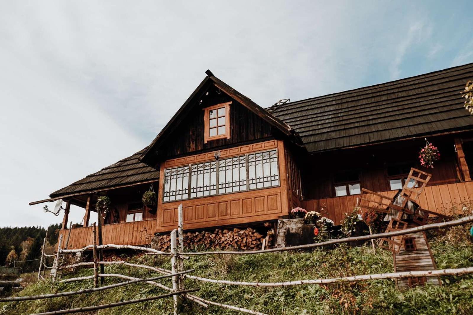 Приватна Садиба "Світлиця Гуцульщини" Vorokhta Exterior foto